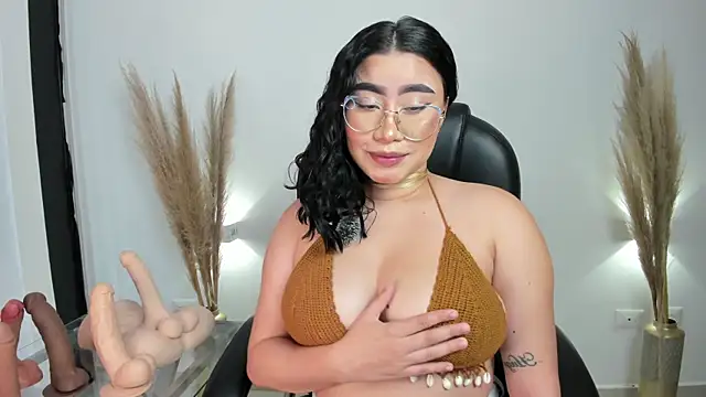 Snapshot of leylaclintonxx chatting on 15, 3, 2025 leylaclintonxx online show from 15, 3, 2025