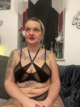 Snapshot of Inked_blondi chatting on 3, 1, 2025 Inked blondi online show from 3, 1, 2025