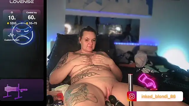 Snapshot of Inked_blondi chatting on 7, 2, 2025 Inked blondi online show from 7, 2, 2025