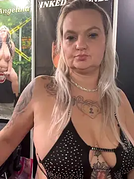Snapshot of Inked_blondi chatting on 25, 9, 2025 Inked blondi online show from 25, 9, 2025