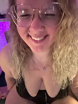 CurvyAnonymousGirl89 online show from 8, 3, 2026