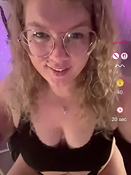 Snapshot of CurvyAnonymousGirl89 chatting on 24, 4, 2026 CurvyAnonymousGirl89 online show from 24, 4, 2026