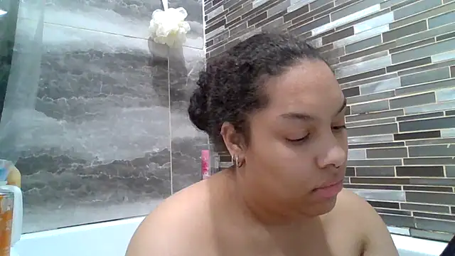 Snapshot of ariadxxx chatting on 7, 12, 2024 ariadxxx online show from 7, 12, 2024