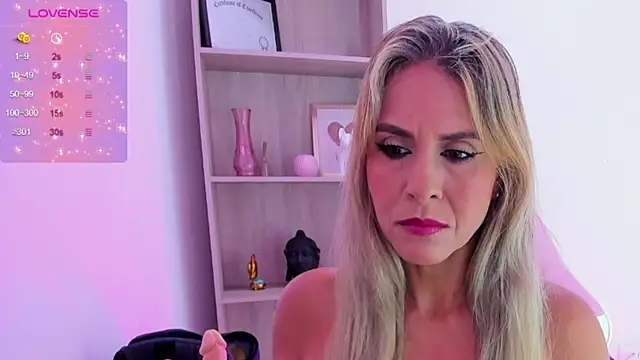 Snapshot of Evangeline_johns chatting on 13, 3, 2025 Evangeline johns online show from 13, 3, 2025