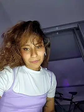 Snapshot of varenkaivanova_22 chatting on 13, 12, 2024 varenkaivanova 22 online show from 13, 12, 2024