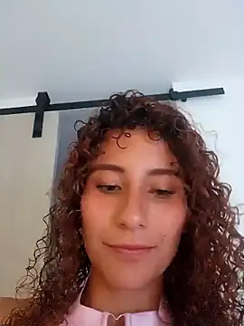 Snapshot of varenkaivanova_22 chatting on 18, 12, 2024 varenkaivanova 22 online show from 18, 12, 2024
