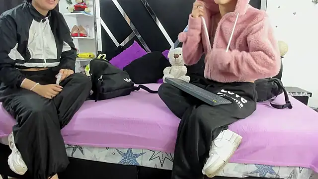 Snapshot of abby_eemily chatting on 7, 10, 2025 abby eemily online show from 7, 10, 2025