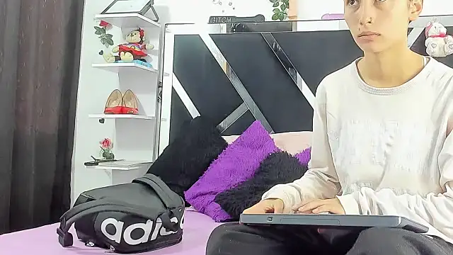 Snapshot of abby_eemily chatting on 9, 10, 2025 abby eemily online show from 9, 10, 2025