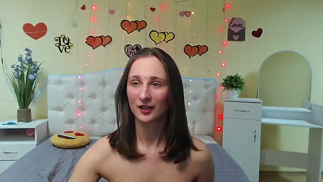 MichelLeee online show from 17, 2, 2025