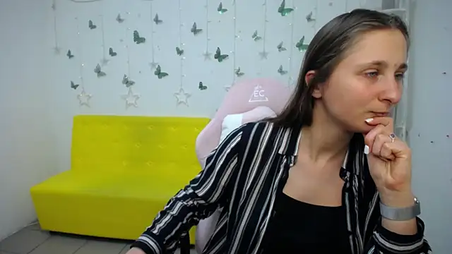 Snapshot of MichelLeee chatting on 28, 5, 2026 MichelLeee online show from 28, 5, 2026