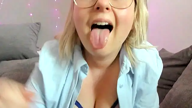 Snapshot of Lillyloo_ chatting on 10, 3, 2025 Lillyloo online show from 10, 3, 2025