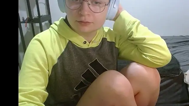 Snapshot of livcutebaby chatting on 1, 1, 2025 livcutebaby online show from 1, 1, 2025