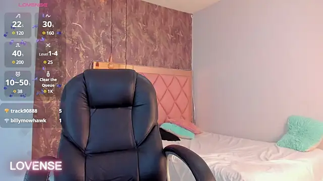 SKYLERWHIITEE online show from 26, 2, 2025