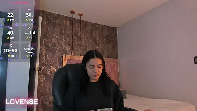 SKYLERWHIITEE online show from 16, 3, 2025