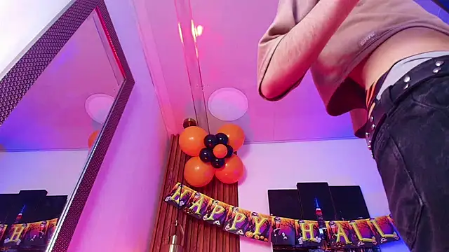 Noah Xitruxx online show from 9, 10, 2025