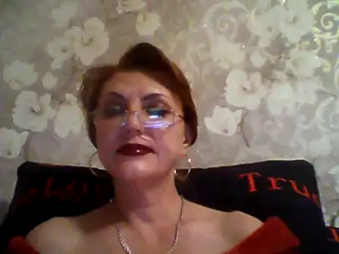 Snapshot of Diana_Neon chatting on 11, 12, 2024 Diana Neon online show from 11, 12, 2024
