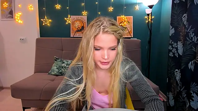 Snapshot of Xloe_Queen chatting on 14, 3, 2025 Xloe Queen online show from 14, 3, 2025