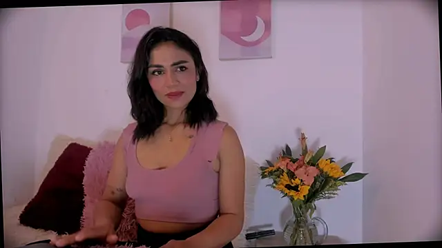 Snapshot of AuroraPonce chatting on 24, 9, 2025 AuroraPonce online show from 24, 9, 2025