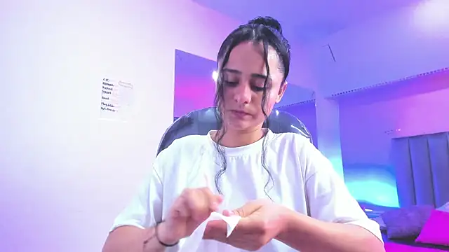 Giselle Roldan online show from 11, 1, 2026