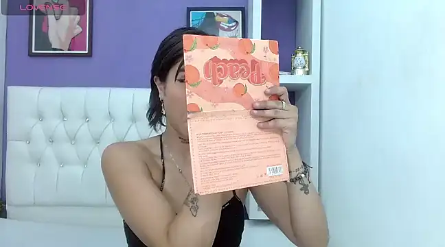 Snapshot of aliss-diaz chatting on 13, 1, 2025 aliss-diaz online show from 13, 1, 2025
