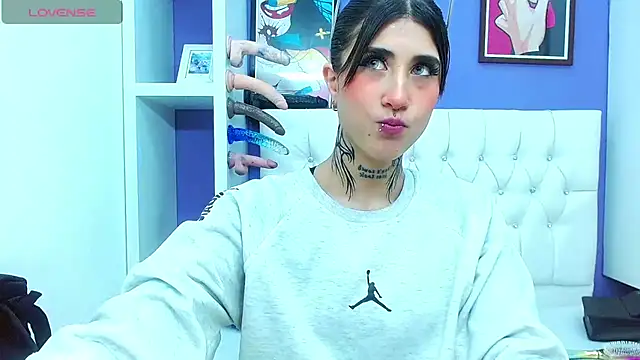 Snapshot of aliss-diaz chatting on 7, 3, 2025 aliss-diaz online show from 7, 3, 2025