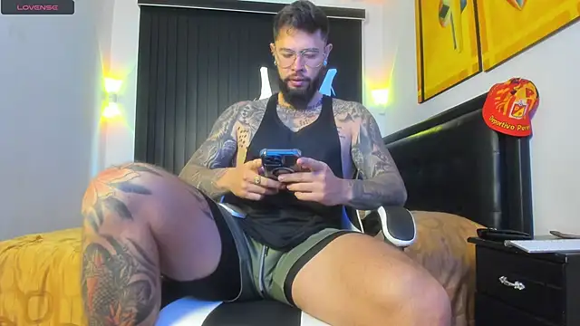 Snapshot of connor_santtos chatting on 10, 9, 2025 connor santtos online show from 10, 9, 2025