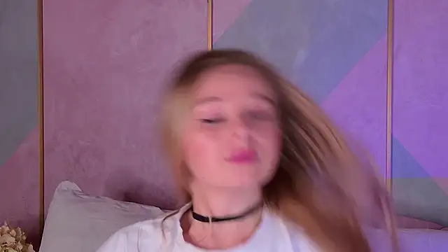 BeatriceEsmont online show from 7, 3, 2025