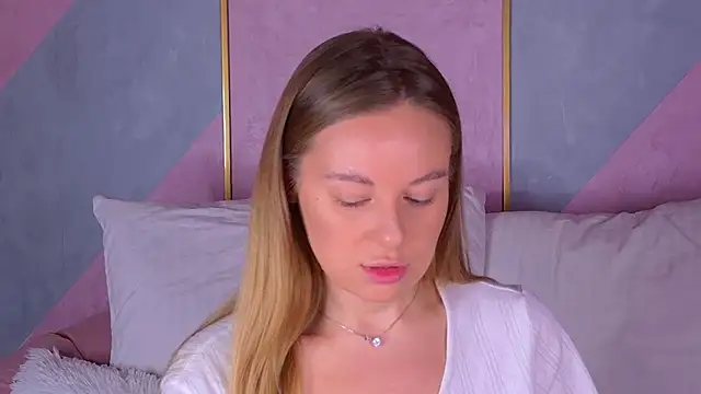 BeatriceEsmont online show from 30, 10, 2025