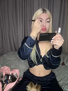 Snapshot of Cute_Barbieee_ chatting on 12, 12, 2024 Cute Barbieee online show from 12, 12, 2024