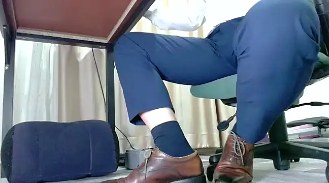 Snapshot of softlyS chatting on 4, 3, 2025 softlyS online show from 4, 3, 2025