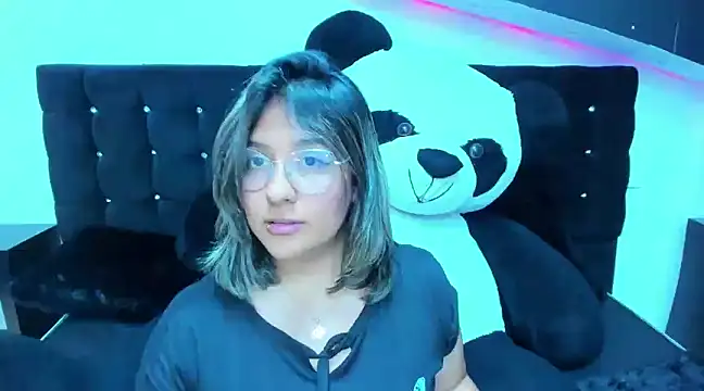 Pandoracherry online show from 4, 1, 2025