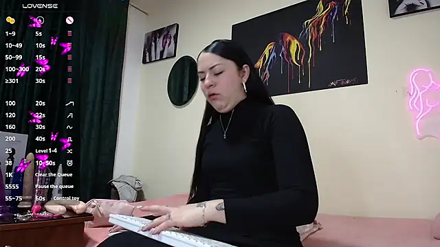 Snapshot of Emily-Hott- chatting on 19, 12, 2024 Emily-Hott- online show from 19, 12, 2024