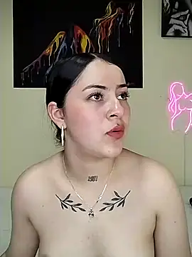 Snapshot of Emily-Hott- chatting on 27, 12, 2024 Emily-Hott- online show from 27, 12, 2024