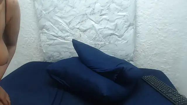 LolaTwerksXX online show from 4, 3, 2025