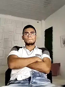 Snapshot of alessandro_2005 chatting on 6, 12, 2024 alessandro 2005 online show from 6, 12, 2024