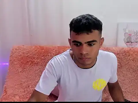 Snapshot of alessandro_2005 chatting on 3, 2, 2025 alessandro 2005 online show from 3, 2, 2025