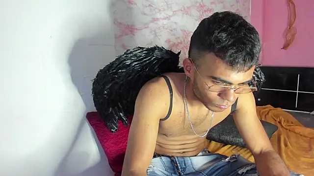 Snapshot of alessandro_2005 chatting on 7, 2, 2025 alessandro 2005 online show from 7, 2, 2025