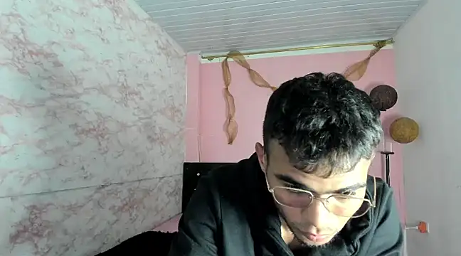 Snapshot of alessandro_2005 chatting on 13, 2, 2025 alessandro 2005 online show from 13, 2, 2025