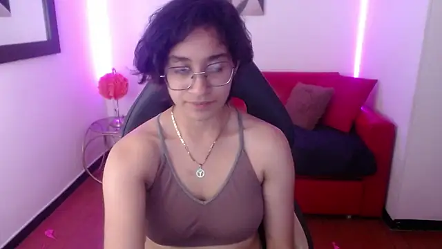 Lili Gomez  online show from 2, 2, 2025