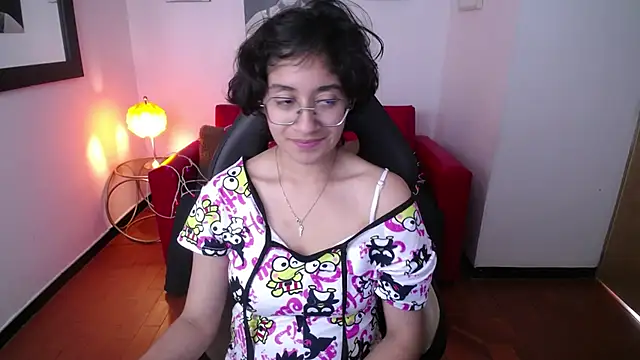 Lili Gomez  online show from 15, 2, 2025