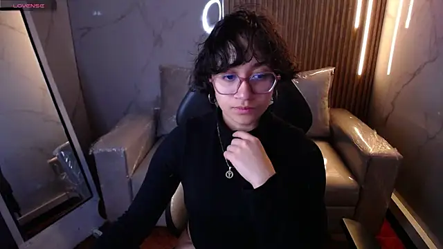 Lili Gomez  online show from 14, 11, 2025