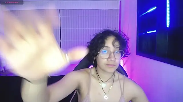 Lili Gomez  online show from 27, 11, 2025