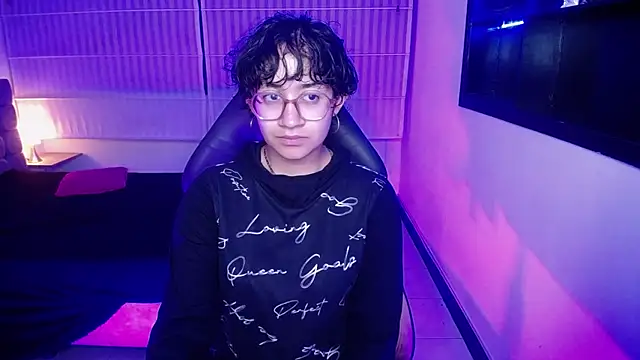 Lili Gomez  online show from 9, 1, 2026