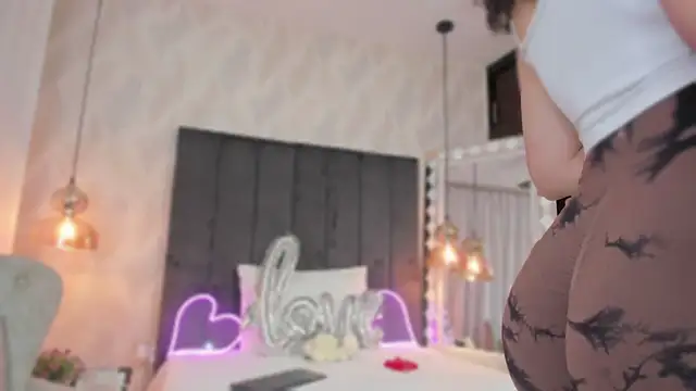 SHARONN     online show from 14, 2, 2025