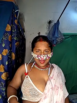Snapshot of Real_Desi_Couple chatting on 5, 6, 2026 Real Desi Couple online show from 5, 6, 2026