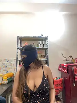 Snapshot of HoneyBearCpl chatting on 8, 2, 2025 HoneyBearCpl online show from 8, 2, 2025