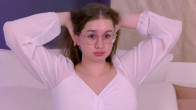 Snapshot of EllieHayes chatting on 4, 7, 2026 EllieHayes online show from 4, 7, 2026