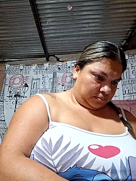 Snapshot of chubby_sexy_big_tits chatting on 7, 10, 2025 chubby sexy big tits online show from 7, 10, 2025