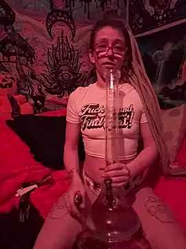 Snapshot of Stonermama666420 chatting on 17, 1, 2026 Stonermama666420 online show from 17, 1, 2026