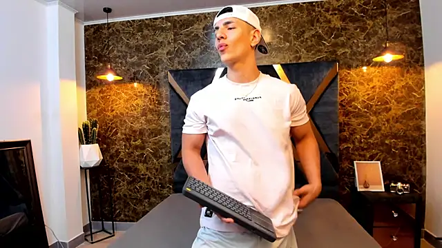 Flynn Riider online show from 17, 1, 2025